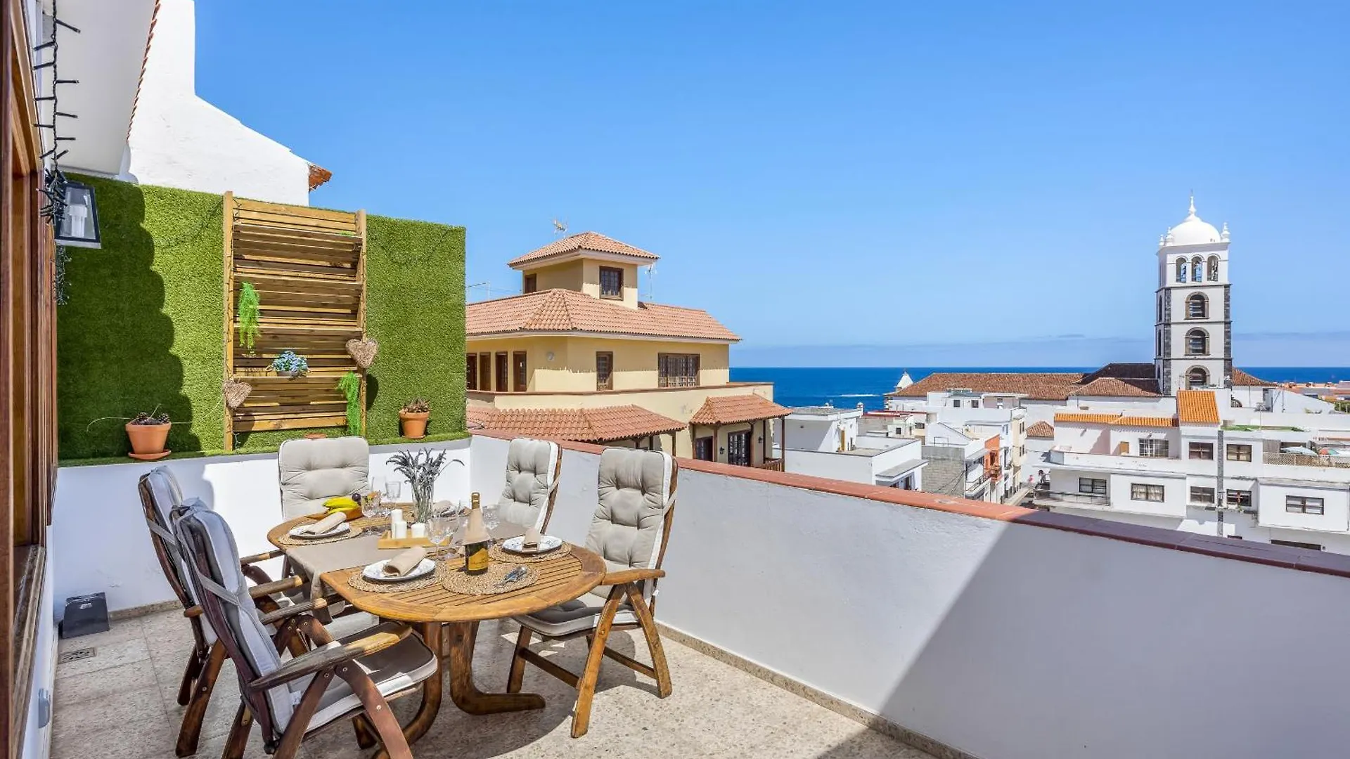 Central Penthouse, Close To The Natural Pools With Big Terrace, Ocean & City View Garachico