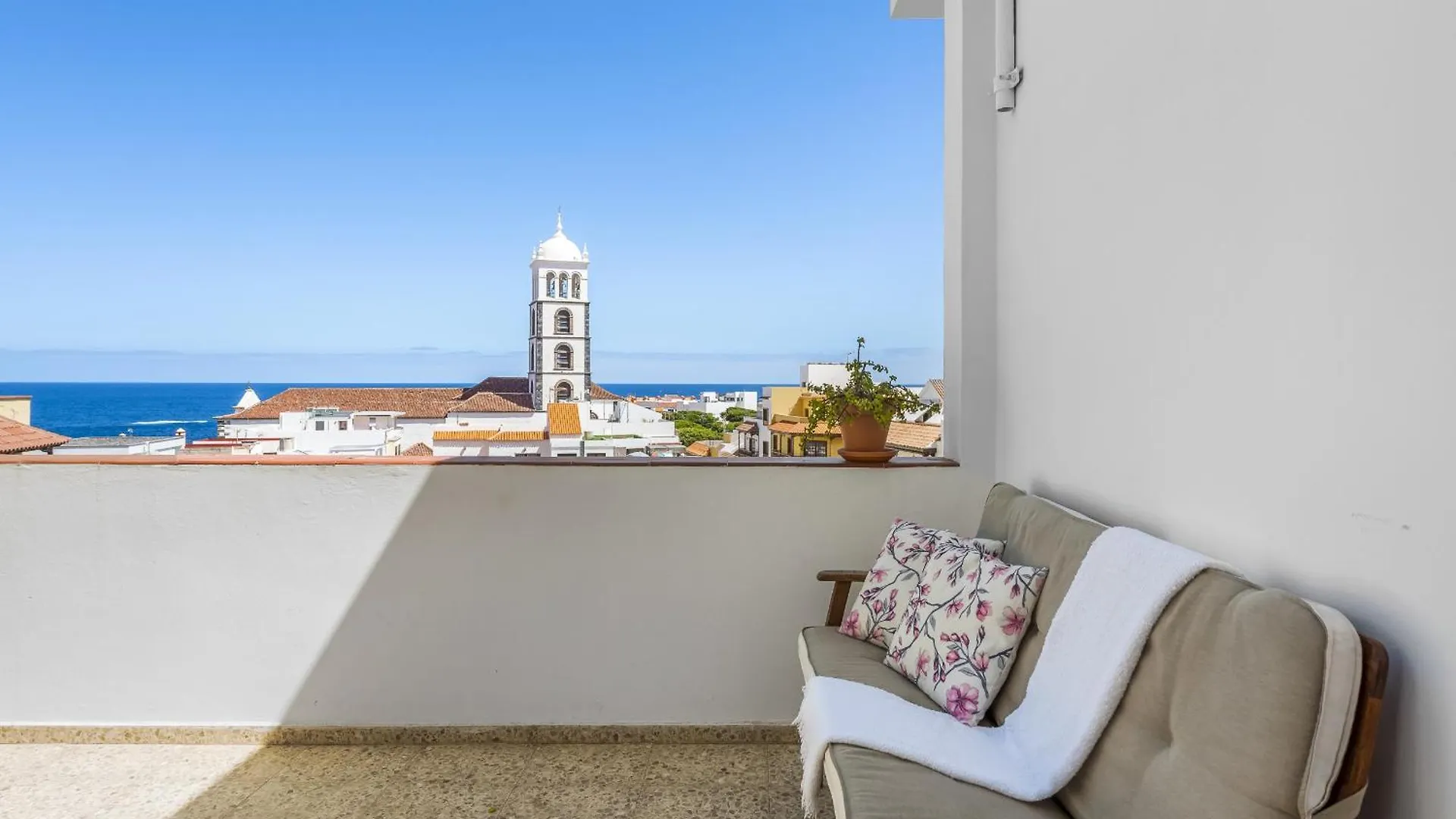 Apartamento Central Penthouse, Close To The Natural Pools With Big Terrace, Ocean & City View Garachico
